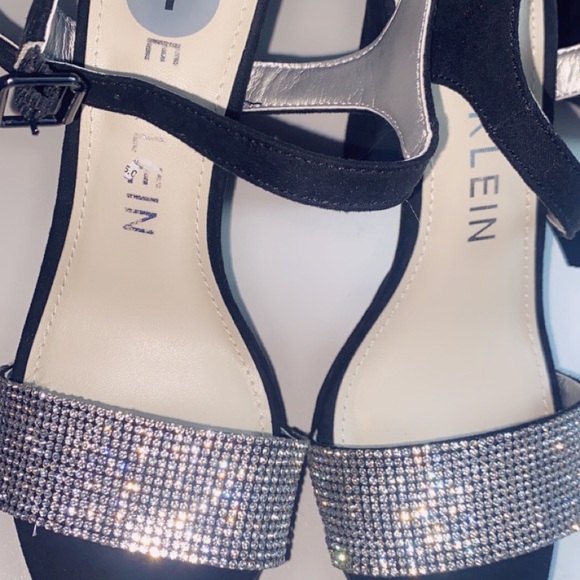 Calvin KleinRhinestone thick heeled size 7 women’s - Picture 7 of 8